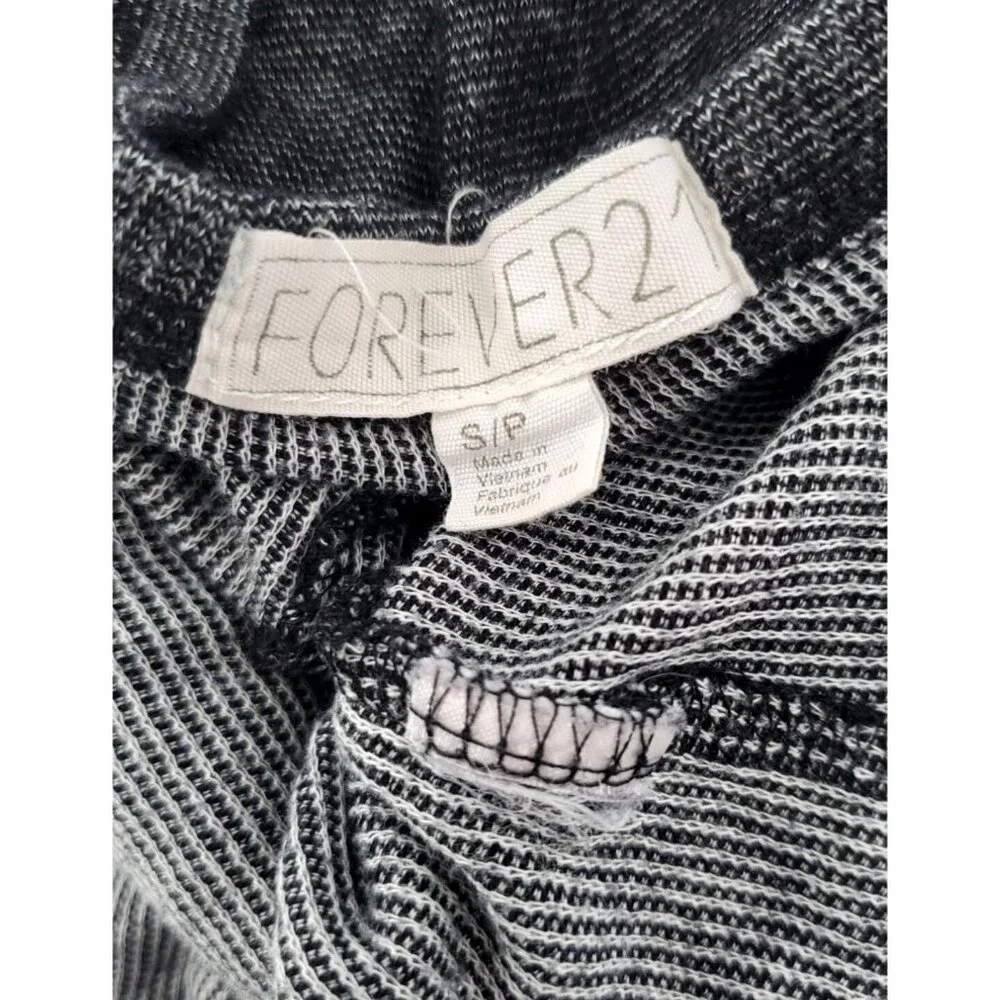 Forever 21 Sm Shirt Long Sleeve Top Lightweight Sweater Minimalist Pullover Gray